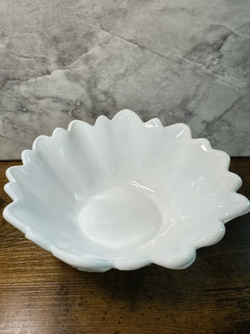 Indiana Glass Lily Pons Sunflower White Milk Glass Bowl